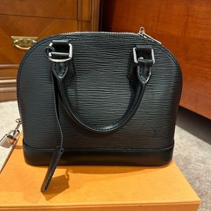 Louis Vuitton epi alma bb